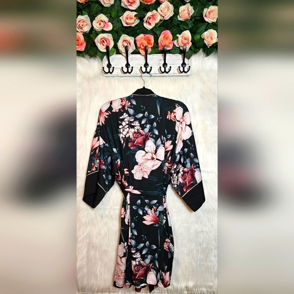 La Vie En Rose Classic Satin Floral Kimono/Robe - Picture 3 of 8